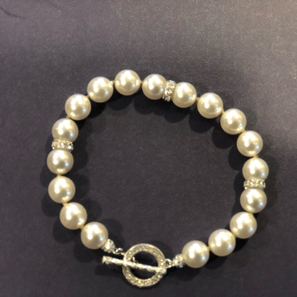 Nadri Gorgeous pearl strand bracelet, rhodium plated